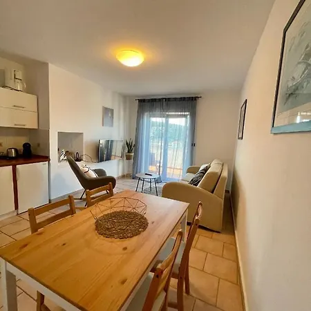 Frina I, Island Hvar