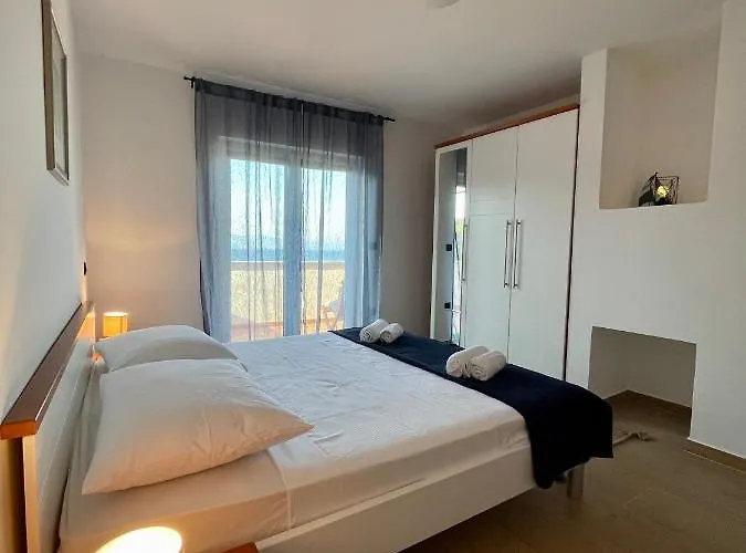 Frina I, Island Hvar * Елса